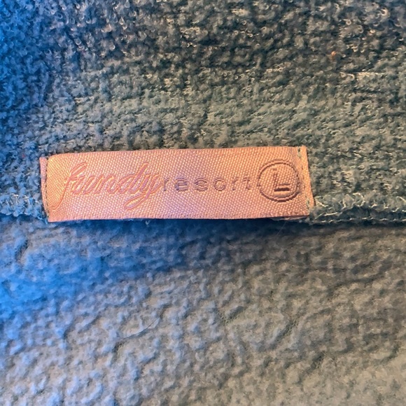 5/$20 Cuddly & Clean Sweatshirt Size Large - Picture 5 of 5